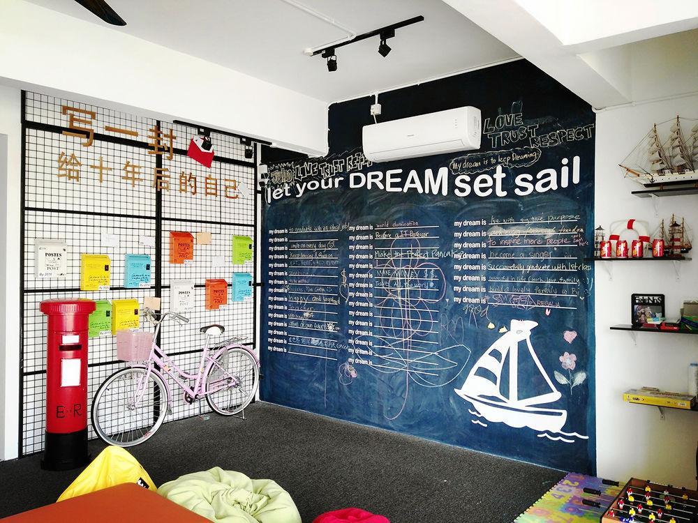 Roof Talk Theme Hostel Johor Bahru Exterior foto